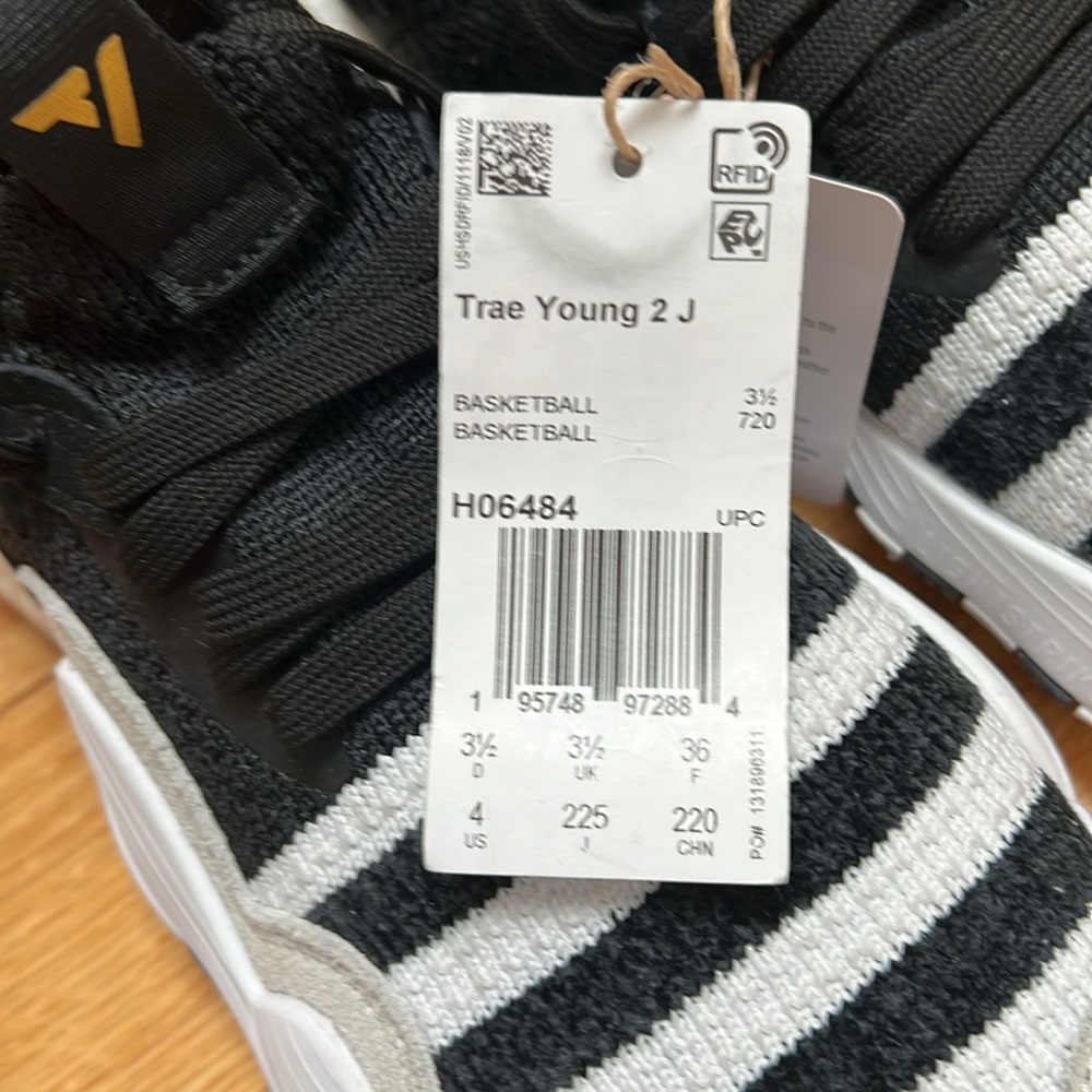 Adidas TRAE YOUNG 2J Unisex Big Kids Black and White basketball shoes - Picture 9 of 9